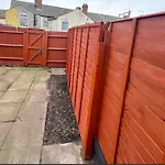 3 Bedroom Contractor House, 5 Min Walk To Pub