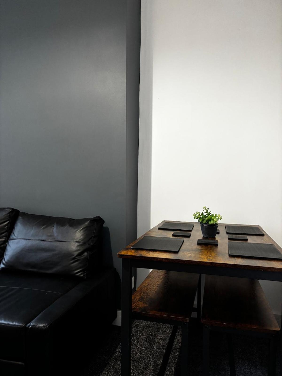 3 Bedroom Contractor House, 5 Min Walk To Pub Holiday home Birmingham