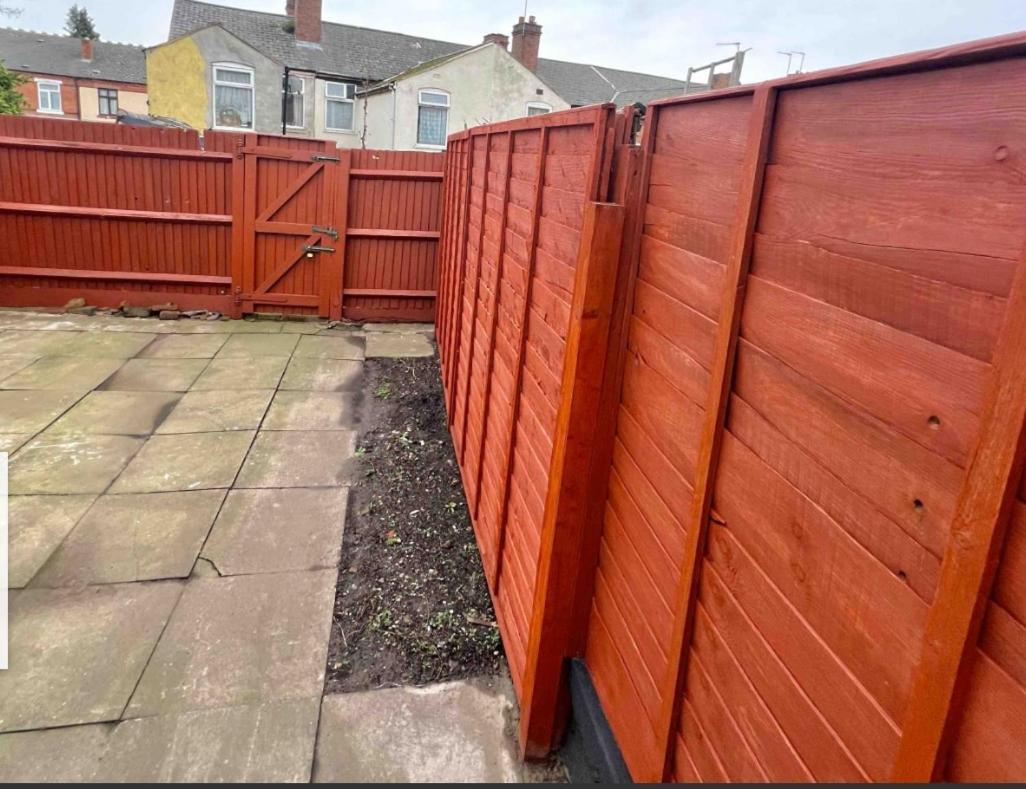 3 Bedroom Contractor House, 5 Min Walk To Pub Holiday home *