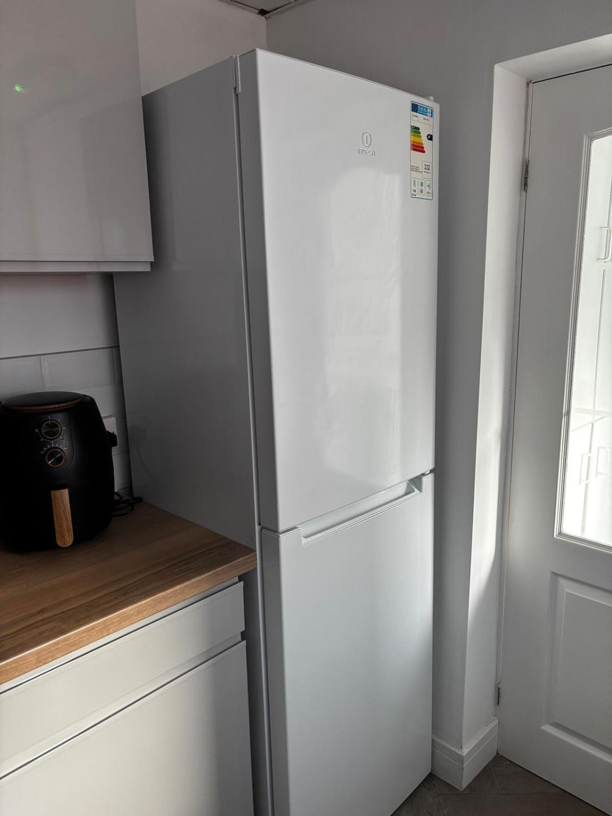 3 Bedroom Contractor House, 5 Min Walk To Pub Birmingham